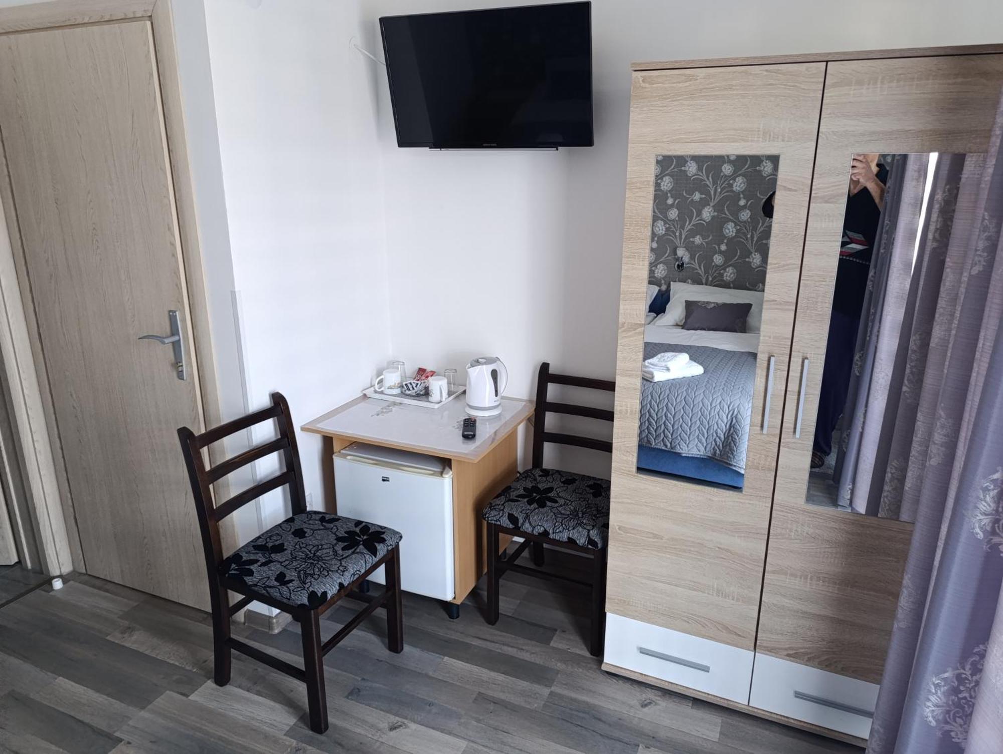 Guest House Toic Korenica Rum bild