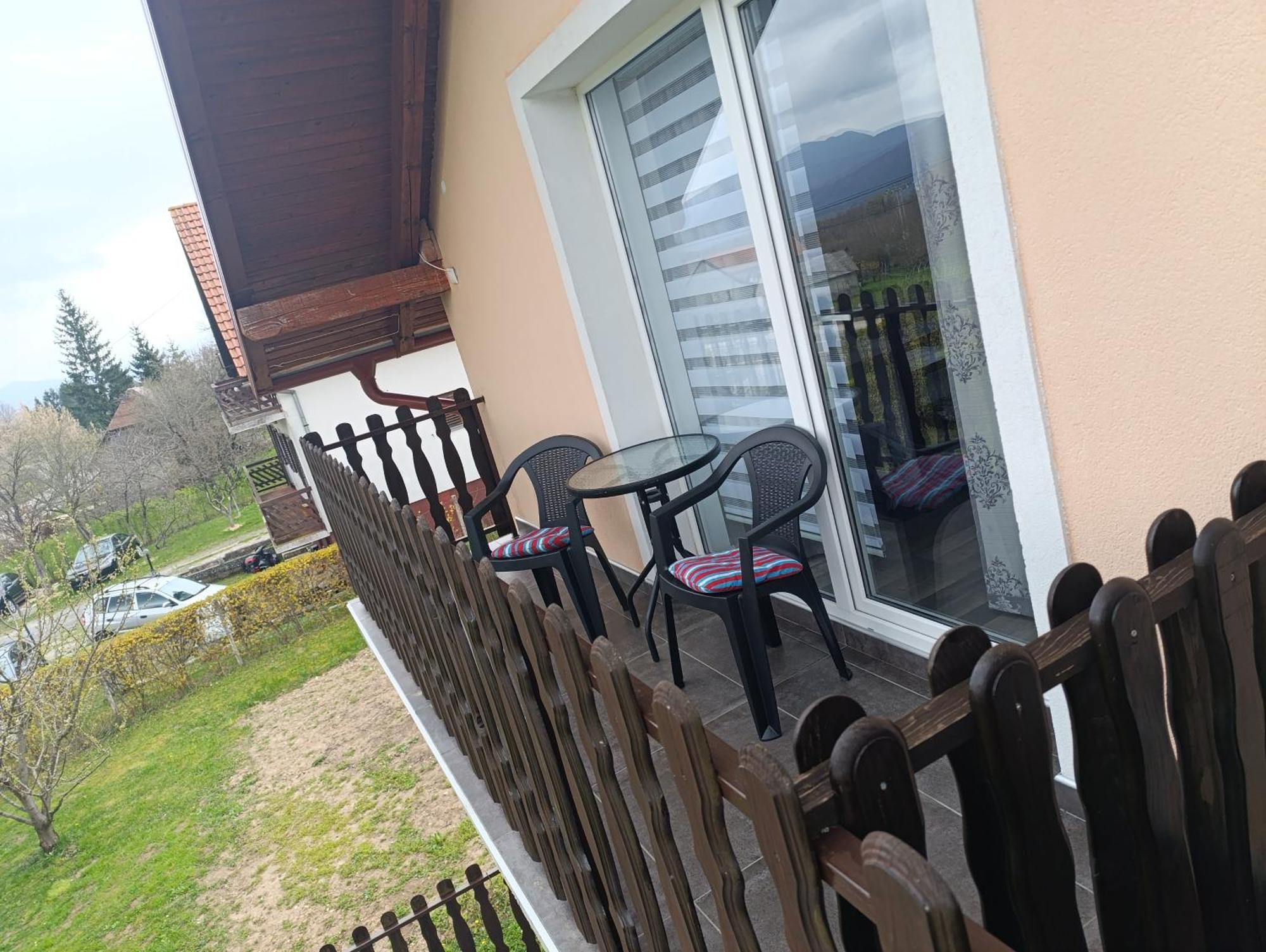 Guest House Toic Korenica Rum bild